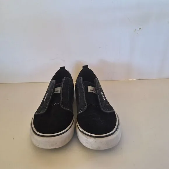 Airwalk Black White Low Top Skate Shoes Lace Up Sneakers Youth Kids SIze 3 US - Picture 2 of 11